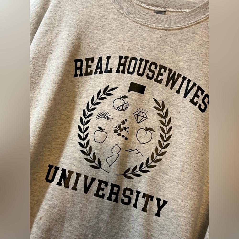 Real Housewives University Crewneck Sweatshirt Adult Sz Large - Picture 3 of 5
